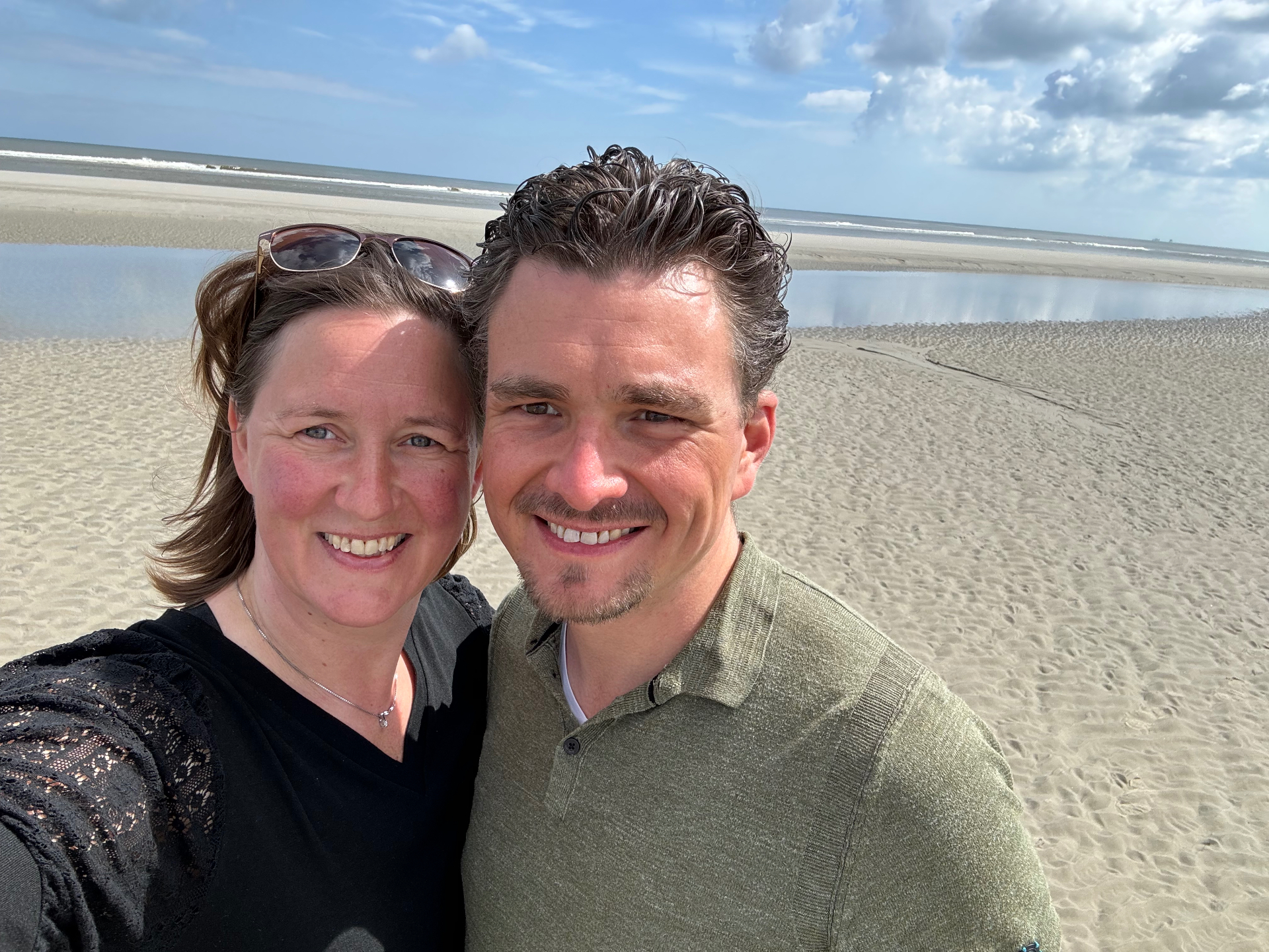 Arjan en Mienke op het strand